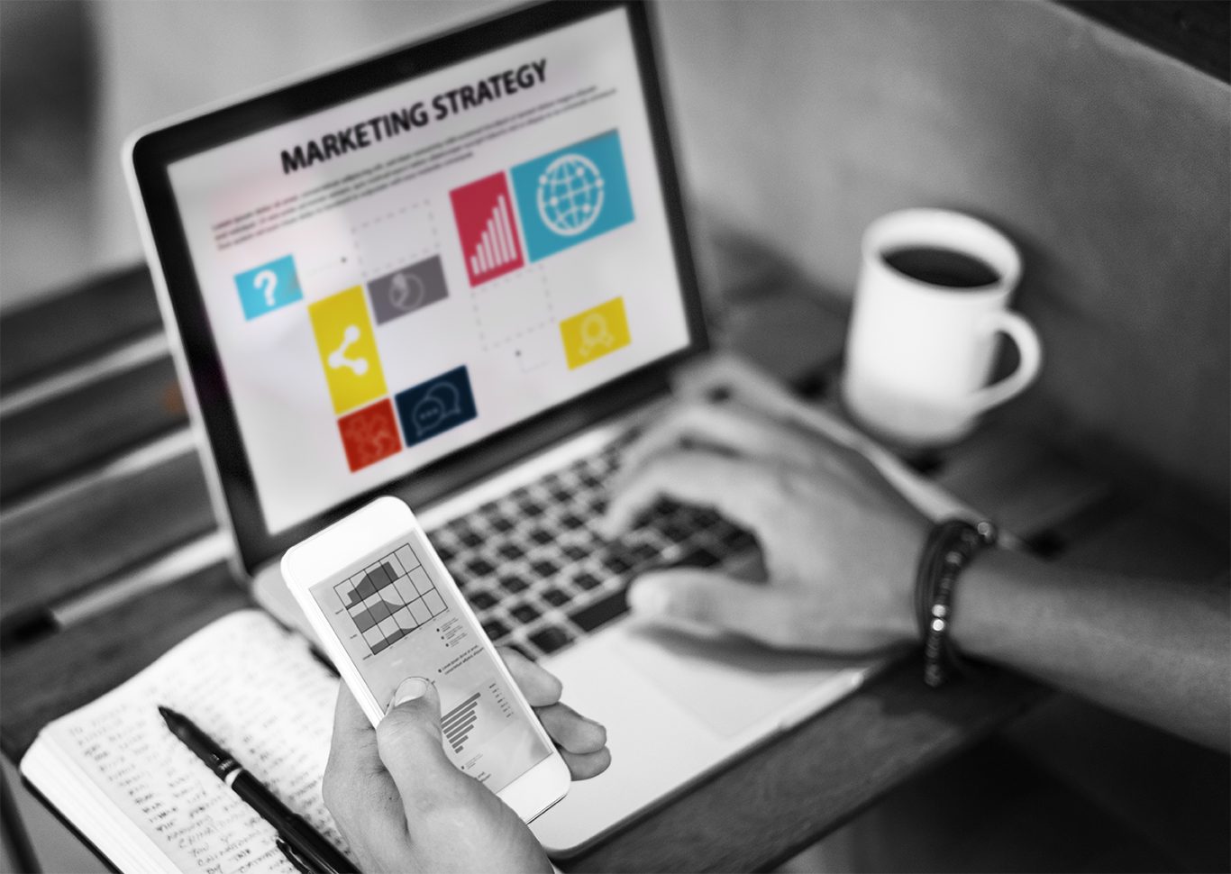 Marketing Strategy Connting Digital Devices Concept marketing-corporativo-acuerdos-asefarma